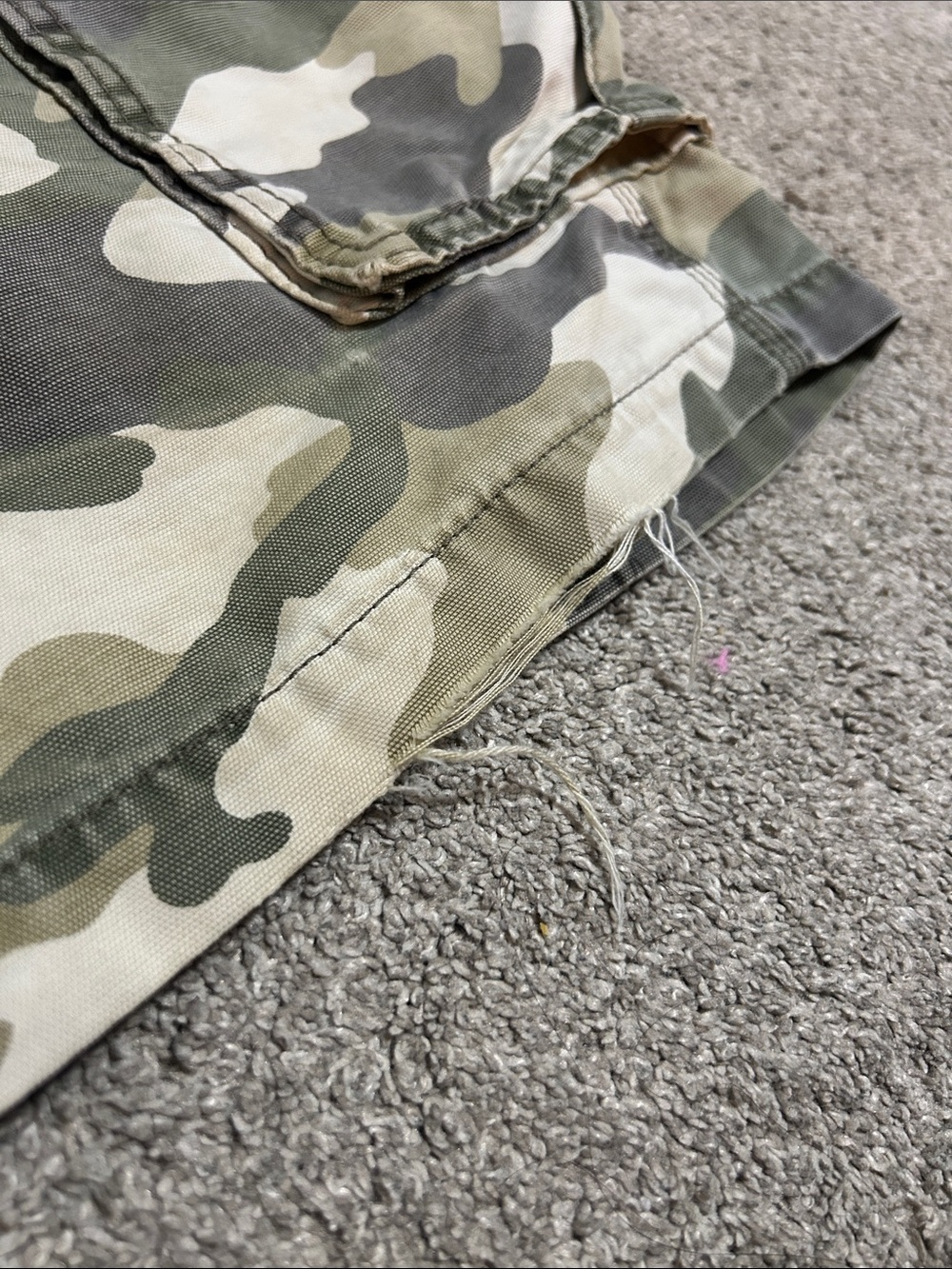 Vintage Carhartt Distressed Camo Cargo Shorts Relaxed Fit - Picture 5 of 8
